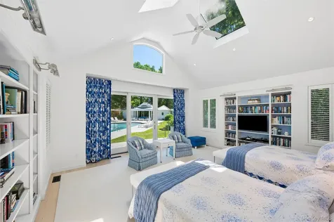 18 Jagger Lane Westhampton NY 11977