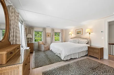 18 Jagger Lane Westhampton NY 11977