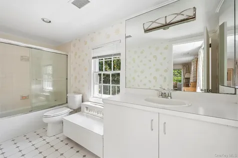 18 Jagger Lane Westhampton NY 11977