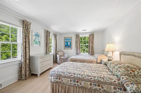 18 Jagger Lane Westhampton NY 11977