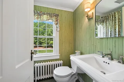 18 Jagger Lane Westhampton NY 11977