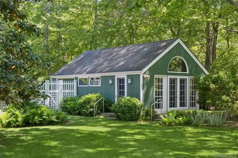 18 Jagger Lane Westhampton NY 11977