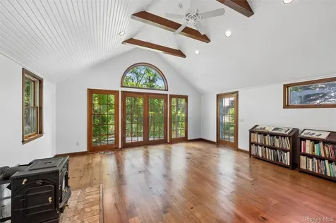 18 Jagger Lane Westhampton NY 11977