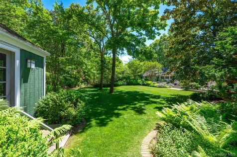 18 Jagger Lane Westhampton NY 11977