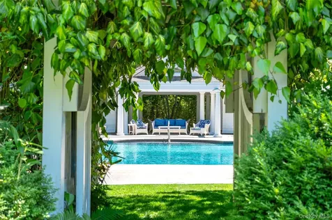 18 Jagger Lane Westhampton NY 11977