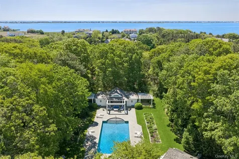 18 Jagger Lane Westhampton NY 11977