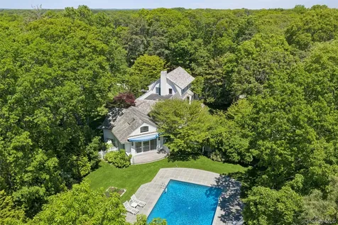 18 Jagger Lane Westhampton NY 11977