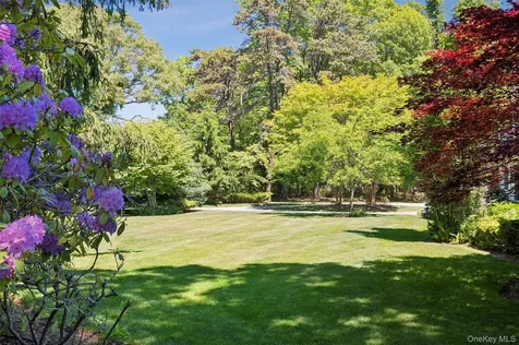 18 Jagger Lane Westhampton NY 11977