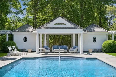 18 Jagger Lane Westhampton NY 11977