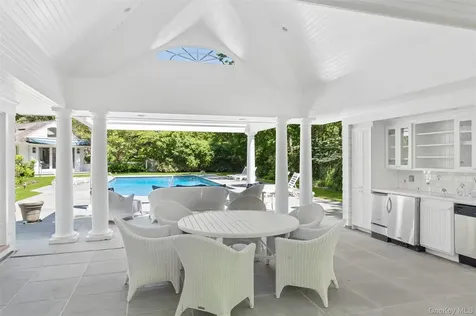 18 Jagger Lane Westhampton NY 11977
