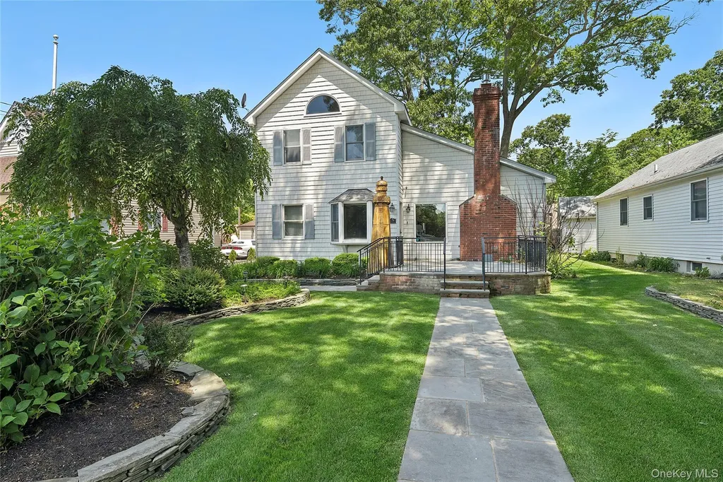 54 Breezy Point Road Wading River NY 11792