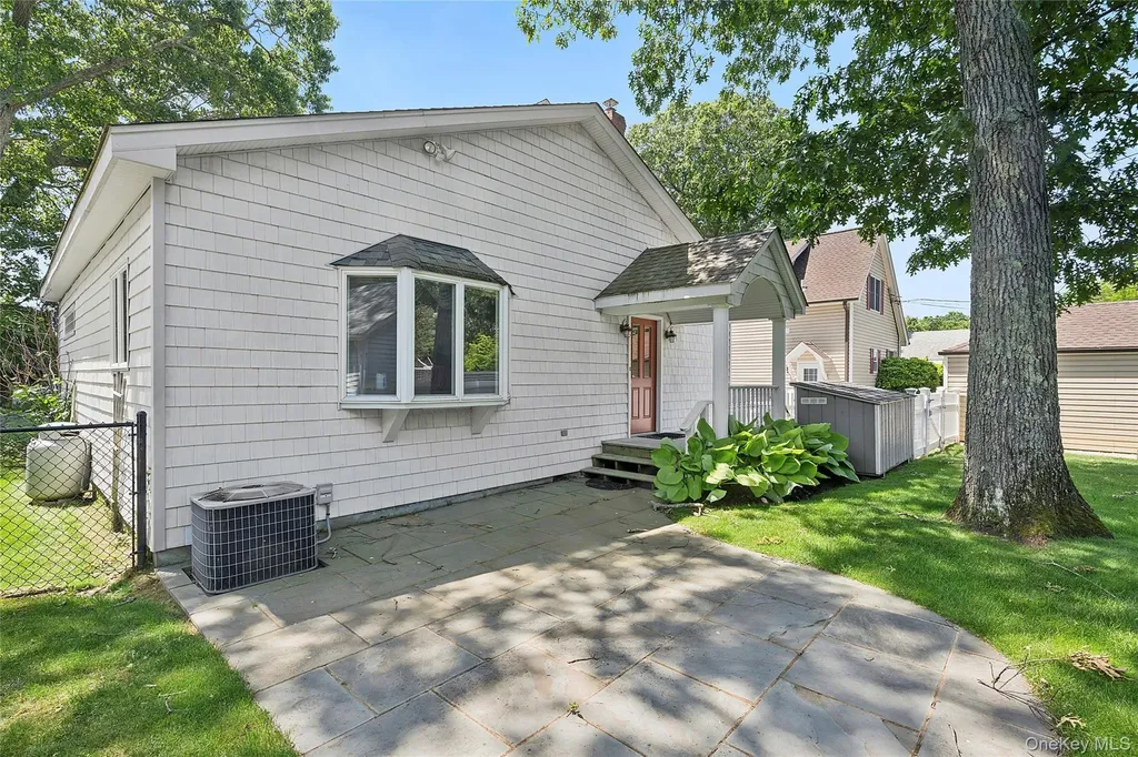 54 Breezy Point Road Wading River NY 11792