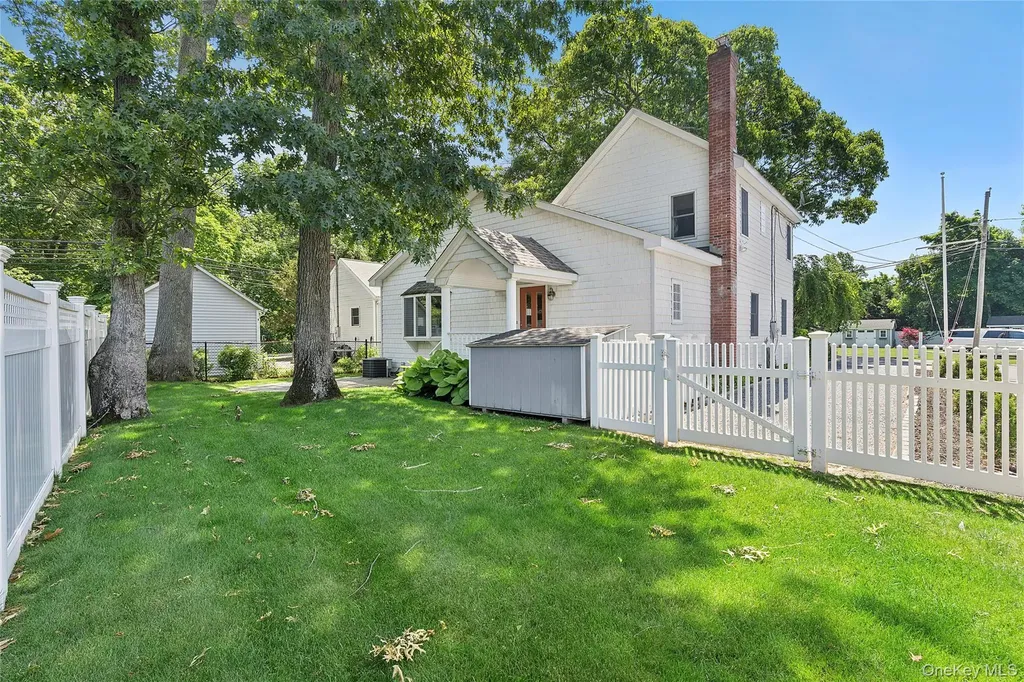 54 Breezy Point Road Wading River NY 11792
