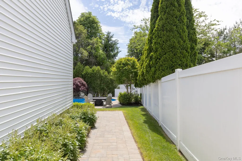 11 Coventry Lane Smithtown NY 11787