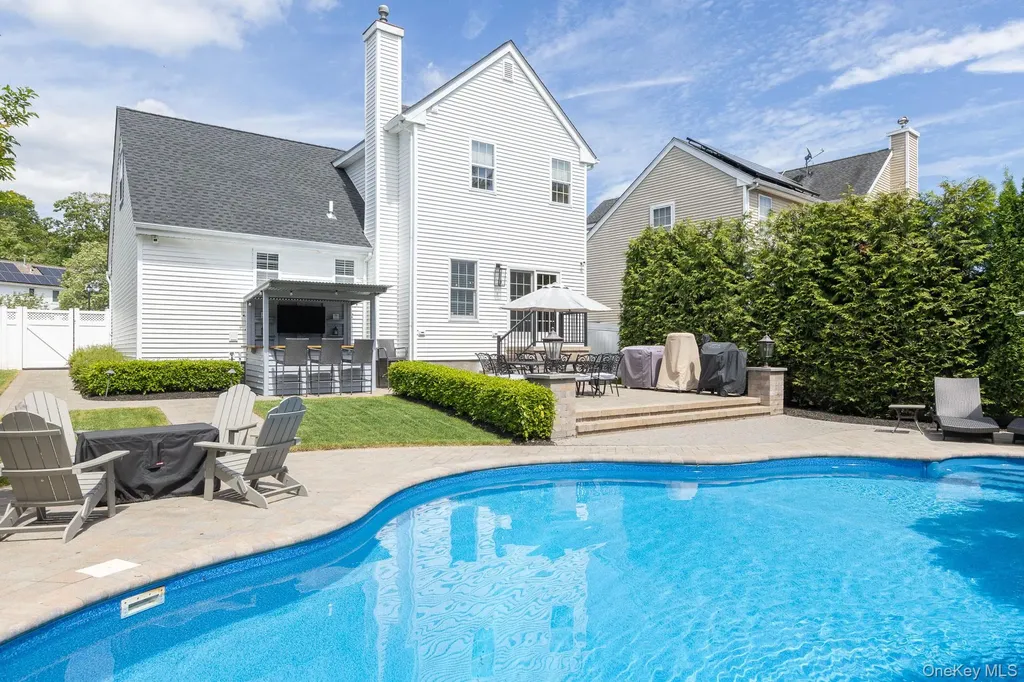 11 Coventry Lane Smithtown NY 11787