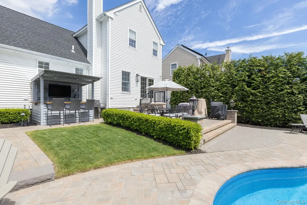 11 Coventry Lane Smithtown NY 11787