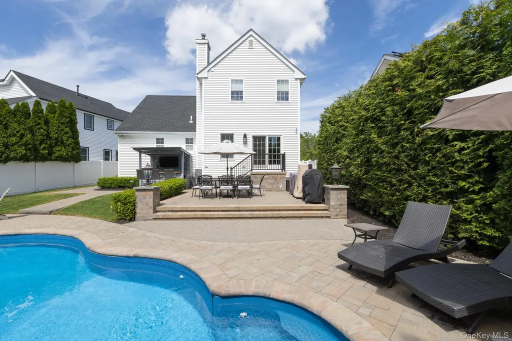 11 Coventry Lane Smithtown NY 11787