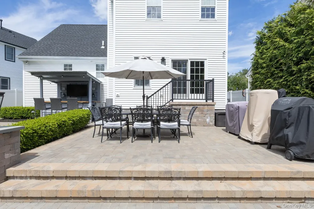 11 Coventry Lane Smithtown NY 11787