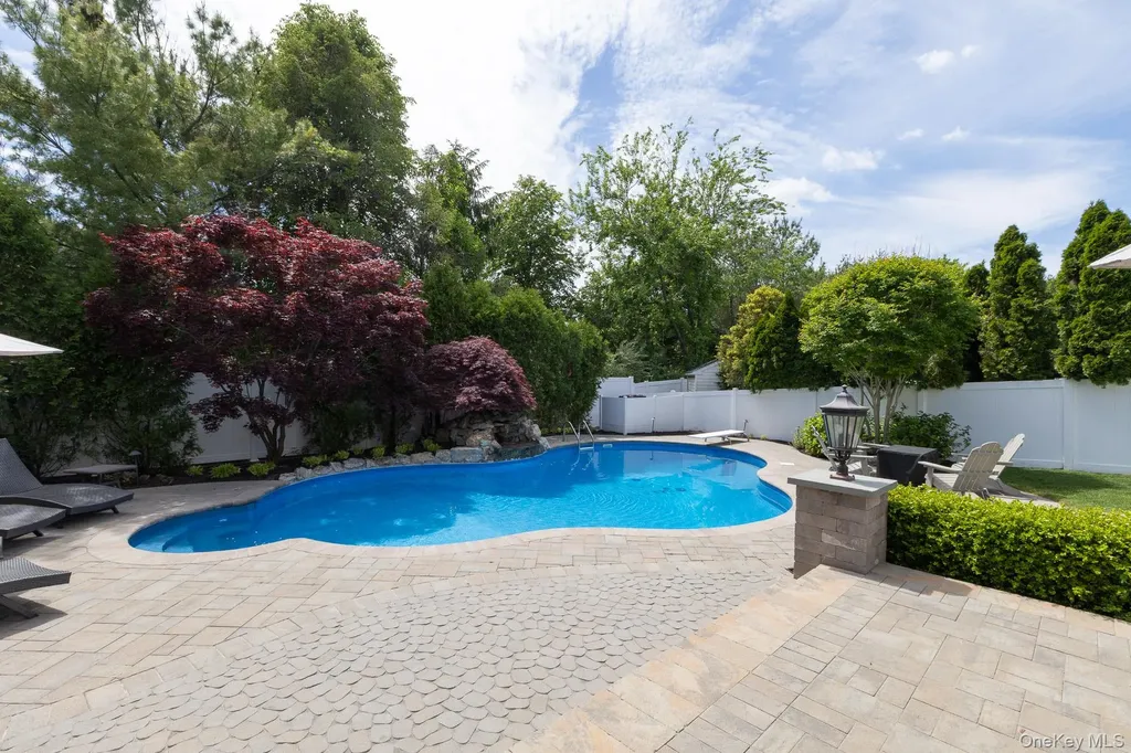11 Coventry Lane Smithtown NY 11787