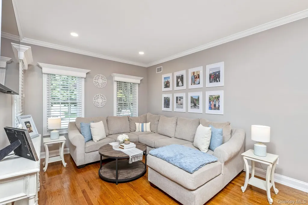 11 Coventry Lane Smithtown NY 11787