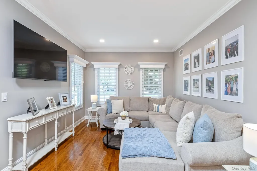11 Coventry Lane Smithtown NY 11787