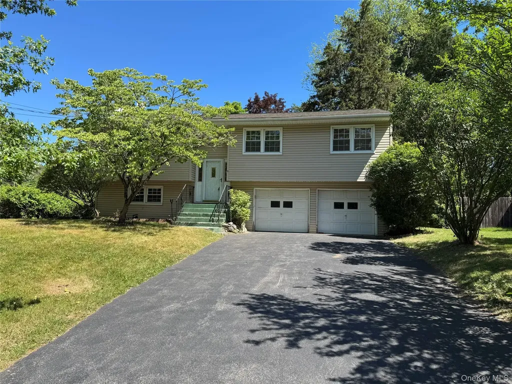 11 Lynbrook Road Poughkeepsie NY 12603