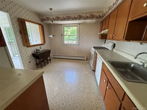 11 Lynbrook Road Poughkeepsie NY 12603