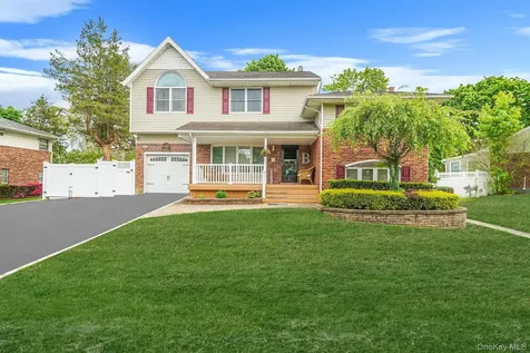 7 Elmwood Road Deer Park NY 11729