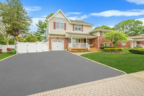7 Elmwood Road Deer Park NY 11729