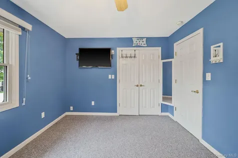 7 Elmwood Road Deer Park NY 11729