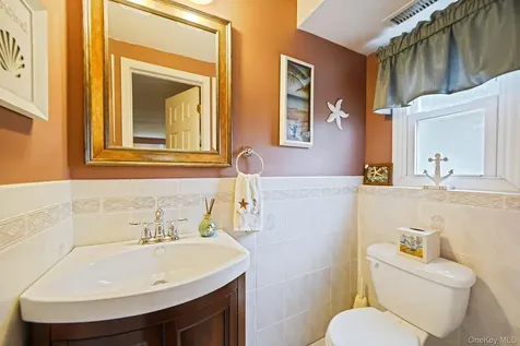 7 Elmwood Road Deer Park NY 11729