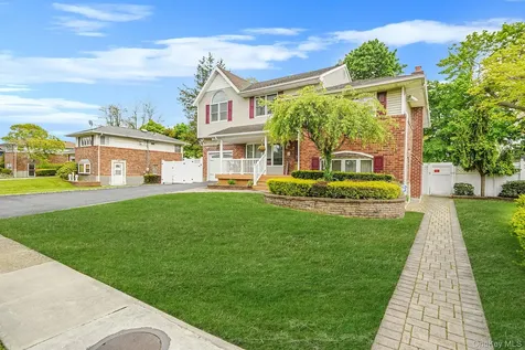 7 Elmwood Road Deer Park NY 11729