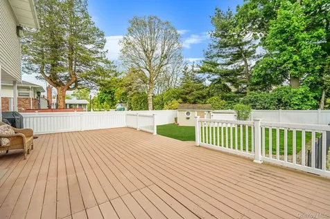 7 Elmwood Road Deer Park NY 11729
