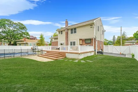 7 Elmwood Road Deer Park NY 11729