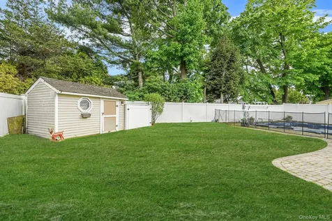 7 Elmwood Road Deer Park NY 11729
