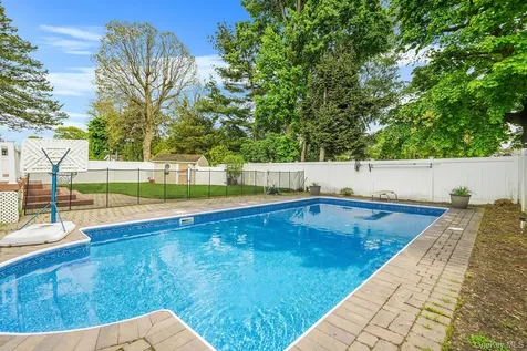 7 Elmwood Road Deer Park NY 11729