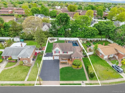 7 Elmwood Road Deer Park NY 11729