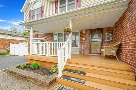 7 Elmwood Road Deer Park NY 11729