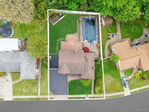 7 Elmwood Road Deer Park NY 11729