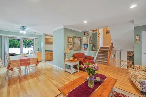 7 Elmwood Road Deer Park NY 11729