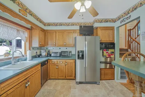 7 Elmwood Road Deer Park NY 11729
