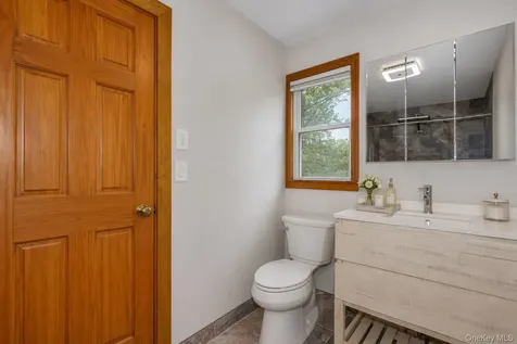 18 Military Lane Gardiner NY 12525