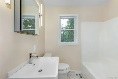 18 Military Lane Gardiner NY 12525