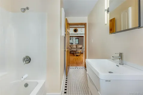 18 Military Lane Gardiner NY 12525