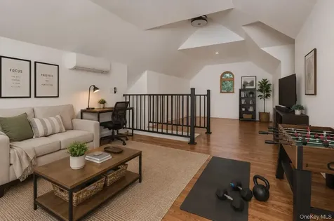 18 Military Lane Gardiner NY 12525