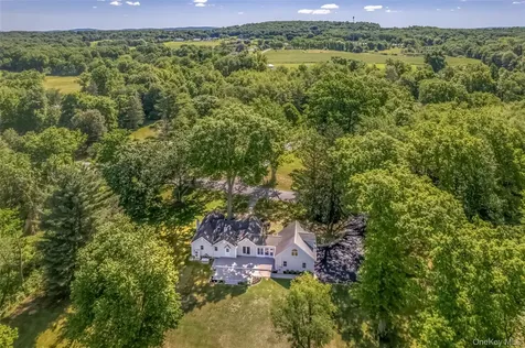 18 Military Lane Gardiner NY 12525
