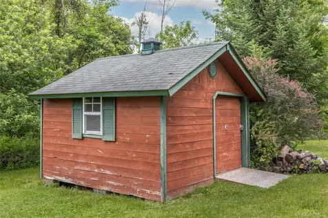 18 Military Lane Gardiner NY 12525