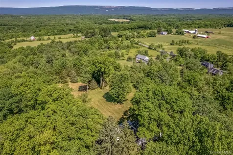 18 Military Lane Gardiner NY 12525