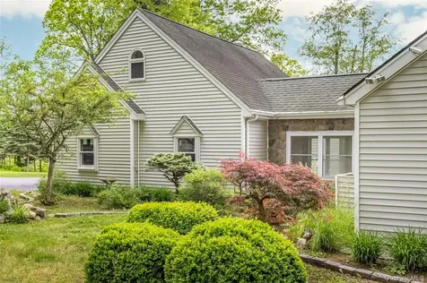 18 Military Lane Gardiner NY 12525