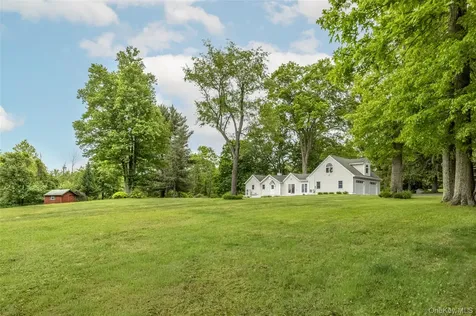 18 Military Lane Gardiner NY 12525